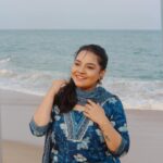 Neha Menon Instagram - Comment a caption!? 🌊🤎 . . Thanks @ka.yazhi for the comfortable kutti set ever!♥️