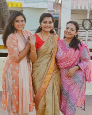 Neha Menon Instagram - THE SISTERS from #Lakshmi sets!♥️ 
#lakshmionsuntv