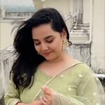 Neha Menon Instagram – Yaan neeye🤎 When everyone’s obsessing over ‘Unakku Thaan’ , here I am vibing to ‘Urugi Urugi’

Wearing: @_gina_couture
