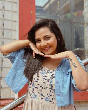 Neha Menon Instagram - It's almost end of this year! #GratitudePost🤍 
Be grateful for every small thing that's made you happy so far! 

January 'Me' wouldn't believe how many plot twists December 'Me' has had in these months! Life's changed upside down💯
I strongly believe everything happens for a reason and for good! That way, to people that had me as an option, Thanks a ton because now I know not everyone deserves my love!💯 

To family, friends and people that stood by me no matter what, Thank you because I wouldn't have made it this far without y'all! 🤍

@bharani____murugaraj I can't be more grateful to you bestfriend! You've seen all versions of me! You've been with me while I was anxious, had a breakdown, while I laughed my heart out, was confused, even after all the bad decisions, YOU STAYED!♥️🫂🧿

@iamvjvishal you top the list! Thank you for showing me the purest kind of love! I've realised not all men are same after getting to know you! The number of times you've spoken me out of overthinking and anxiety is countless now! I'm blessed to have met you diii!🤎🫂🧿