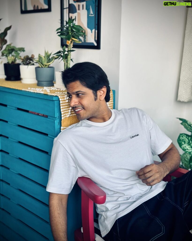 Neil Bhatt Instagram - Some smiles, some reflection and some casualness 📸- @aisharma812 ❤️ #neilbhatt #casual #thoughts