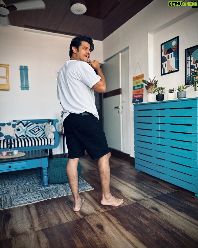 Neil Bhatt Instagram - Some smiles, some reflection and some casualness 📸- @aisharma812 ❤️ #neilbhatt #casual #thoughts