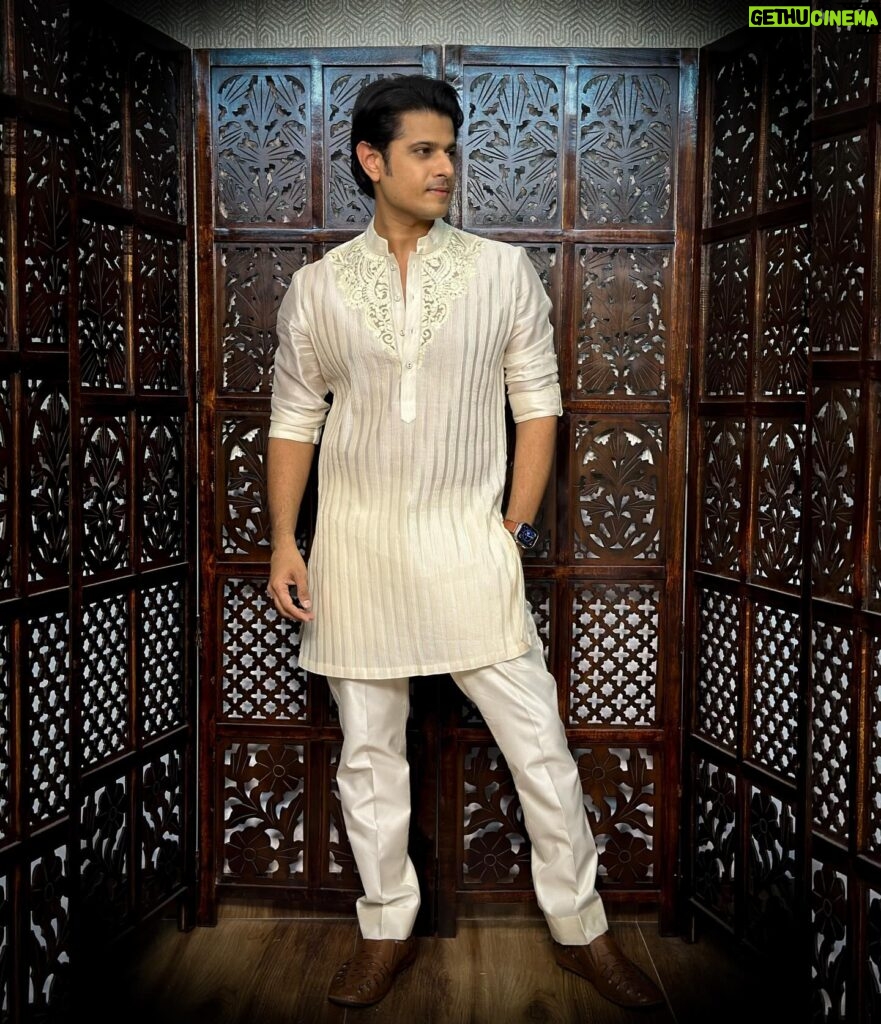 Neil Bhatt Instagram - ✨ Styled by - @purvabansal5 Outfit by - @studiobagechaa X @_vaishnavii.3011 #neilbhatt #iftaarparty #look #babasiddiqui #zeeshansiddique #traditional