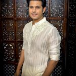 Neil Bhatt Instagram - ✨ Styled by - @purvabansal5 Outfit by - @studiobagechaa X @_vaishnavii.3011 #neilbhatt #iftaarparty #look #babasiddiqui #zeeshansiddique #traditional