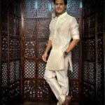Neil Bhatt Instagram - ✨ Styled by - @purvabansal5 Outfit by - @studiobagechaa X @_vaishnavii.3011 #neilbhatt #iftaarparty #look #babasiddiqui #zeeshansiddique #traditional