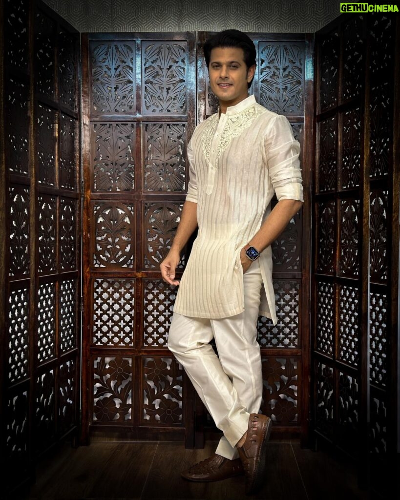 Neil Bhatt Instagram - ✨ Styled by - @purvabansal5 Outfit by - @studiobagechaa X @_vaishnavii.3011 #neilbhatt #iftaarparty #look #babasiddiqui #zeeshansiddique #traditional