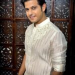 Neil Bhatt Instagram - ✨ Styled by - @purvabansal5 Outfit by - @studiobagechaa X @_vaishnavii.3011 #neilbhatt #iftaarparty #look #babasiddiqui #zeeshansiddique #traditional