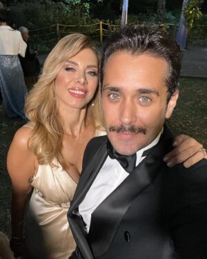 Neslihan Yeldan Instagram - This is not Hollywood, this is SÇK😀❤️oldies but goldies diyebilir miyiz 😍
@alicanaytekin
#basakçağrıwedding