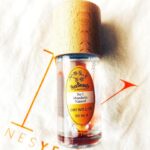 Neslihan Yeldan Instagram - NesBeauty gururla sunar🍊 Bir hayal kurdum, yola çıktım. Kozmetik ürünlere çok meraklı biri olarak insanların bu ihtiyaçlarını artık dünyanın daha fazla kimyasalı, sağlığımızın daha fazla zararlı maddeyi kaldıramıycağını düşünerek , sürdürülebilir, yenilebilir ürünler yapmak üzere yola koyuldum. İlk ürünüm kadın, erkek, gencinden yaşlısına herkese hitap etsin istediğim unisex bir roll on. Mis gibi bodrum mandalinasını şişeye koydum, hem tertemiz bir içerik oldu hem de mis gibi kokuyor.Alüminyum ve hiçbir zararlı madde içermeyen, mandalinanın hem stres giderici hem de huzur veren kokusuyla bütünleşen, yaz kış kullanılabilecek bir roll on çıktı. 🌿🌿🌿🌿🌿🌿 Her ürünüme özen göstererek yolumda devam edeceğime söz veriyorum. 🍊🍊🍊🍊🍊🍊 Dünyayı daha güzel bir yer yapmak elimizde❣️ @thenesyeldan *ürünlerime marka hesabımdaki linkten ya da Trendyol’da NesYeldan butik hesabından ulaşabilirsiniz ❣️ NesBeauty, DOĞAL olarak iyi hissedeceksiniz🪷🪴🍃