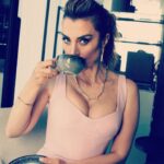 Neslihan Yeldan Instagram - “Dünyanın çevresinde yolculuk ediyorum,” demiş Küçük Kara Balık. “Dünya çok büyük,” demiş Aydede, “Her yere gidemezsin ki.” “Haklısın,” demiş Küçük Kara Balık. “Ama gidebildiğim kadar giderim.” Yol güzel, yol bizim. Şimdi tekrar yola düşme zamanı.