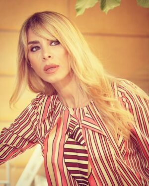 Neslihan Yeldan Instagram - Günaydın, tünaydın, merhaba, selam lâik ülkemin, cumhuriyetçi, vicdanlı, aklı selim, güzel kalpli insanları. Buralarda mısınız bir kontrol edeyim dedim🥰🌹