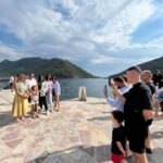 Neslihan Yeldan Instagram - Kotor güzellemesi. Ortaçağdan kalma, bozulmamış old towndan dump. Osmanlının etkisinden dolayı bir sürü ortak kelimemiz var. Örnek: Vişne-vişna Cezve-cezva Yeterince genel kültür verdim sanıyorum. Bir de bana burda Türkiye’den daha ünlüymüşüm gibi davranıldı, bknz fotolar.Baktınız mı? Merci. #montenegroca #kültürwithneslosh #euroyükselinceben ) #loveyoubalkans @portonovi