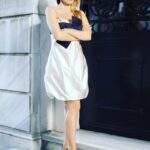 Neslihan Yeldan Instagram - 1-Kafalar karışık 2-her şey güzel olur mu be 3-olur olur 4- keyifle seyrederiz 5-sabırla bekliyoruz Mesaj alındıysa bi ❤️ bırakırsınız😄 @givenchy @paulekaofficiel