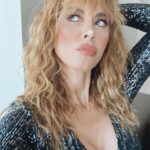 Neslihan Yeldan Instagram - Biraz bu 80 ler perma modeli saçla hayata devam ediyorum, sakıncası yoksa 🫣