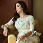 Nesreen Tafesh Instagram - Behind the scenes 👑✨🌸 @loungemagarabia 📸 Make up : @wedyanmohy Hairstyle : @maherderke Thank you @thenileritzcarlton @pego_photography_official