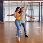 Nesreen Tafesh Instagram - Dancing is a magical therapy 💃🏻🕺🏻✨ الرقص مش بس رياضة للجسم و أنا عم برقص بحس حالي بعالم ساحر كلو جمال و حب و بهجة ، يومكم حلو متل قلوبكون 🥰 Thank u @khaledtegana 💫