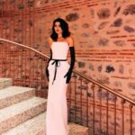Nesrin Cavadzade Instagram - w harfini telaffuz ederken zorlanacağız, ama yine de siz bilirsiniz @nowtvturkiye #foxnowoluyor