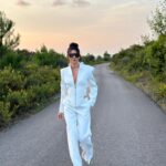 Nesrin Cavadzade Instagram – biraz havanın kimseye bi zararı olmaz dedik