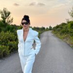 Nesrin Cavadzade Instagram – biraz havanın kimseye bi zararı olmaz dedik