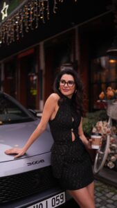 Nesrin Cavadzade Instagram - Bugünü kendimize ayırdık 🦁❤️ #PeugeotSUV3008 #BaştanSonaGözAlıcı @peugeotturkiye #işbirliği