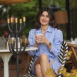 Nesrin Cavadzade Instagram - how does the queen move in chess? tell me about it... ♟