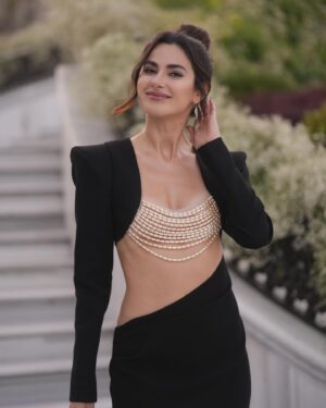 Nesrin Cavadzade Instagram - biz annemle düğüne geldik 🧿 ömür boyu mutluluklar @eda.ece @bugrahantuncer 🫶🏻🌟💞