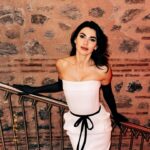 Nesrin Cavadzade Instagram - w harfini telaffuz ederken zorlanacağız, ama yine de siz bilirsiniz @nowtvturkiye #foxnowoluyor