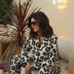 Nesrin Cavadzade Instagram - there is no bad weather, there is wrong dress (and havaya kalkmış saç)