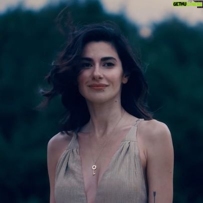 Nesrin Cavadzade Instagram - Gördüklerinizin, duyduklarınızın, hissettiklerinizin ötesinde göz alıcı bir deneyimle tanışmaya ne dersiniz? #YeniPEUGEOT308 'le çıktığım heyecan uyandıran yolculuk serüvenimiz şimdi yayında! #EşsizDeneyim @peugeotturkiye 🦁🔥