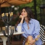 Nesrin Cavadzade Instagram - how does the queen move in chess? tell me about it... ♟
