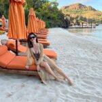 Nesrin Cavadzade Instagram - plaj yine çok kalabalık.