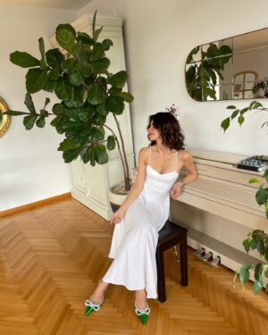 Nesrin Cavadzade Instagram - beni piyanoyla çeker misin hamdi? 🤣 @hamdiballky