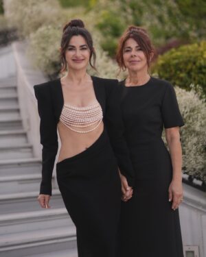Nesrin Cavadzade Instagram - biz annemle düğüne geldik 🧿 ömür boyu mutluluklar @eda.ece @bugrahantuncer 🫶🏻🌟💞