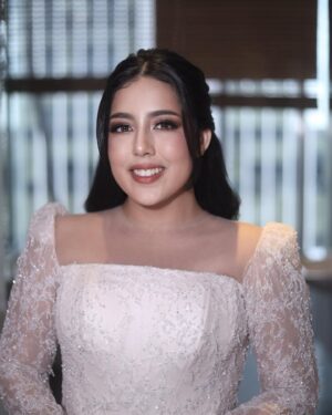 Nessie Judge Instagram - So honored to be a part of your day, Nes 🥹 @nessiejudge 💕 thank you for trusting me from the very beginning. Thank you for the fun makeup sesh dari subuuhhh 😭🫶 ngobrol dari A-Z! I’m so so happy that you finally found your person that you’re gonna work through marriage together till jannah 🤍 congrats again, my love 🥺

Makeup by VG
Hairdo akad @minarbeauty 
Hairdo resepsi @yuliacenvensius
Gown akad @wirantikurniabride 
Gown resepsi @christiebasill