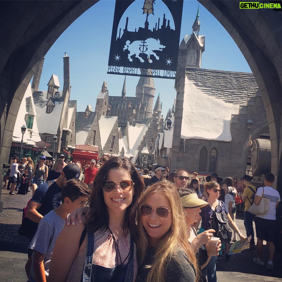 Neve Campbell - 6.5K Likes - Magic time with my cousin! #wizardingworldhollywood
