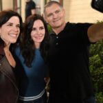 Neve Campbell Instagram - Screams, smiles, and selfies with @CourteneyCoxOfficial and @KevWilliamson. Excited for you all to see Scream, which is the official title of the new movie, in theatres January 2022. #ScreamMovie @ScreamMovies