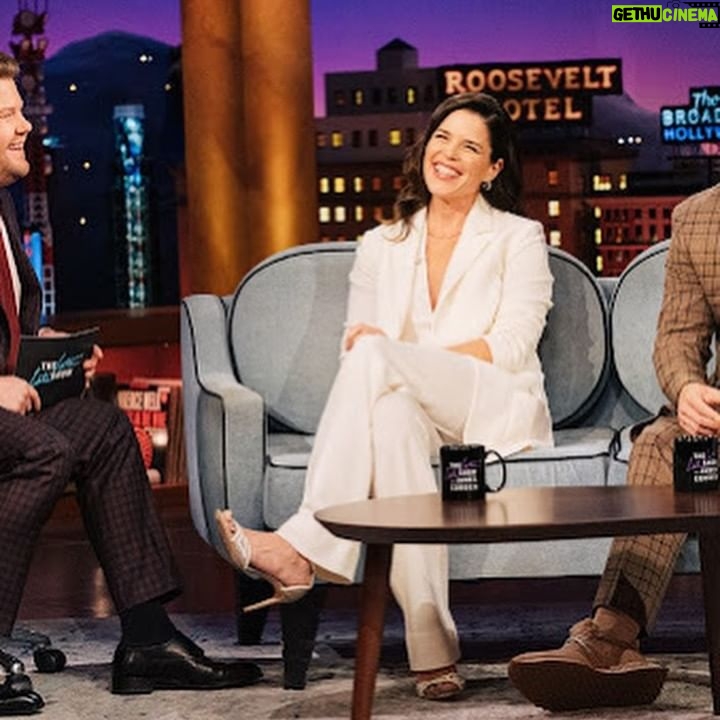 Neve Campbell - 95.1K Likes - 😱 Tune in tonight #latelateshow
@j_corden @latelateshow @adamdevine
#scream @screammovies #nevecampbell
Picture on couch @terencepatrick
Styled by @katiebof
Hair by @marcmena
Makeup by @coleencampbellolwell
PR @jennifer_allen3 @viewpoint.pr