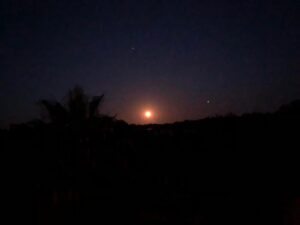 Neve Campbell Instagram - The moon and Mars right now in Spain. Stunning. Wish I could capture its absolute beauty for you all. #familytime #beautifulmoon #peaceandquiet #heaven