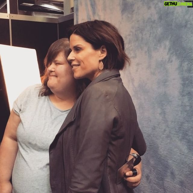 Neve Campbell - 13.8K Likes - Having a blast meeting amazing fans at #Weekendofhell #WOH #fun #comicon #germany