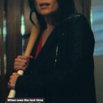 Neve Campbell Instagram - 👻 GIVEAWAY 👻 Wasting blood in a predictable horror movie kind of way? Lame. So lame. If these characters wanted to lose blood so badly, they should have donated it! Because while Americans love watching blood get spilled in horror movies, only 3% actually donate it to help save lives. If you were in a scary movie, what friends would star alongside you? Tag your crew in the comments and you’ll be entered to win a bat signed by @nevecampbell, the 👑 queen 👑 of slasher films, which she used in our latest horror movie-themed blood donation video. Leave your comment before August 29 and find the full list of Official rules, including alternative methods of entry without liking or commenting, by tapping the link in the @americanredcross's bio. #BloodDonors #Partner #Giveaway