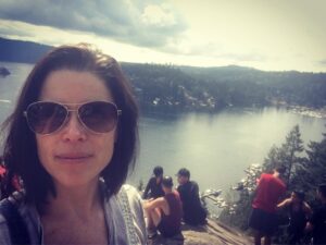 Neve Campbell Instagram - Hiking with friends in beautiful British Columbia today. I love it here! I start shooting Skyscraper tomorrow with Dwayne Johnson. Super grateful and excited. #beautifulbritishcolumbia #skyscraperthemovie #grateful @therock