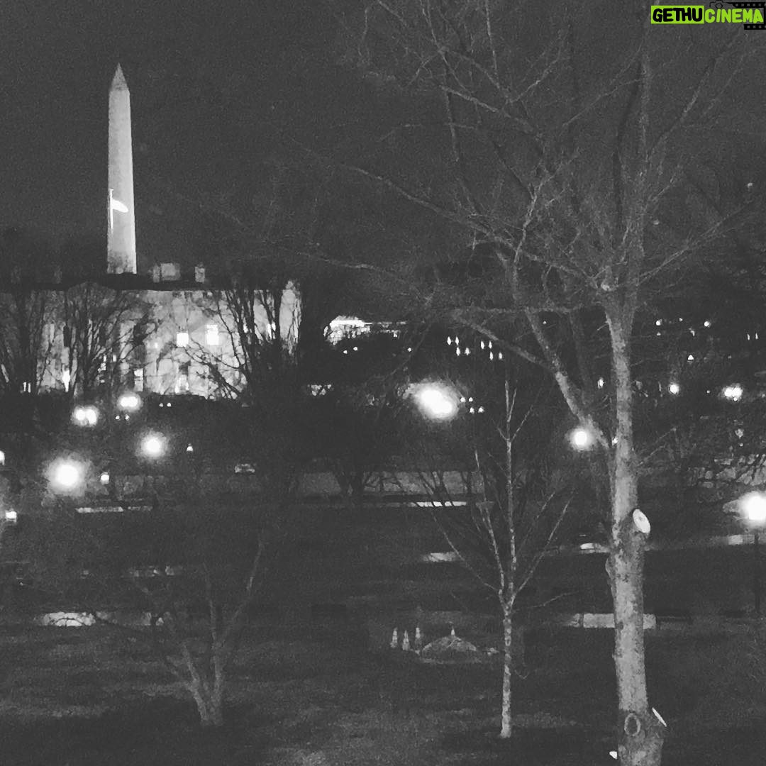 Neve Campbell Instagram - View from my hotel room after a beautiful night celebrating with fellow cast and family. Early morning. Feeling blessed. #whitehouse #netflix #houseofcards