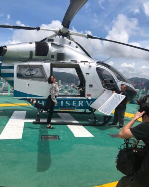 Neve Campbell Instagram - Went up in a helicopter over beautiful Hong Kong yesterday with @goodmorningamerica Isn’t this how everyone enters a helicopter? Exciting times!!! #HongKong