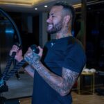 Neymar Jr Instagram - Mais um dia de trabalho 🔥 📸 @gilcebola