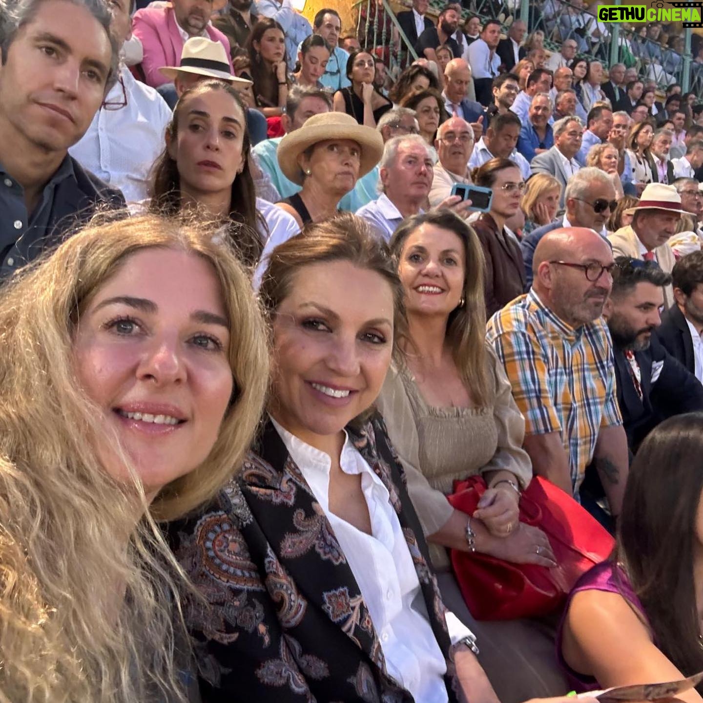 Niña Pastori - 19.4K Likes - En la feria del caballo ! Una feria que me gusta mucho !💜🍀
