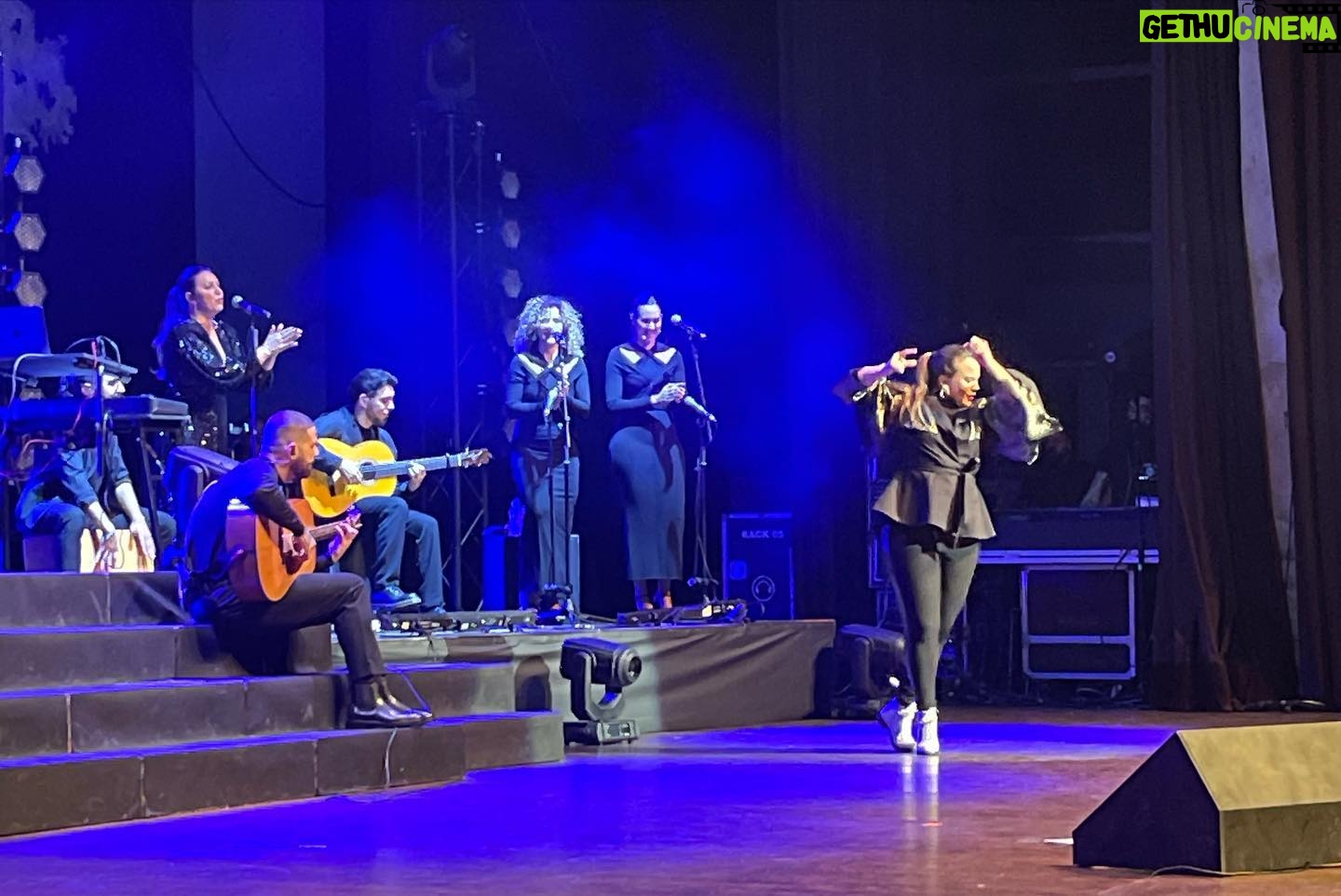 Niña Pastori Instagram - Ayer fue un día precioso en Esparreguera! Rodeada de gente bonita… con mi @claudiacruzbailaora improvisando con su arte que no se puede aguantar 💜🍀🙏 y esta noche os veo otra vez en Béziers! Deseando compartir con mi gente de Francia 👏👏👏 #CaminoGira2024 #SoldOut #MisFansLosMejoresDelMundo