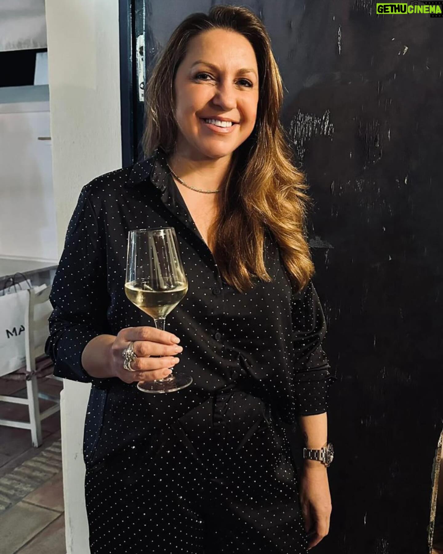 Niña Pastori - 20.7K Likes - Agradecida y feliz de cumplir años. Hoy cumplo 46 y he pasado un día maravilloso, rodeada de gente bonita a la que amo… Me faltan algunos, pero los tengo en mi corazón.
Gracias a todos por las felicitaciones!🍀💜🙏