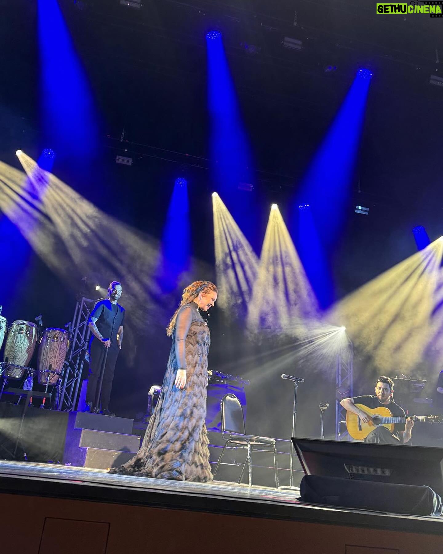Niña Pastori Instagram - Tuve la sensación de estar en familia!! Mi gente de Orlando!!! Que noche más bonita! Mil gracias a toda la gente y a mi equipo que nos ha acompañado en este viaje tan maravilloso!!! 💜 🪡 @paco_rus 👗 @ismaeldominguezcostura & @josefuentesatelier 💍 @mdepaulet #CaminoGira2024 #MisFansLosMejoresDelMundo