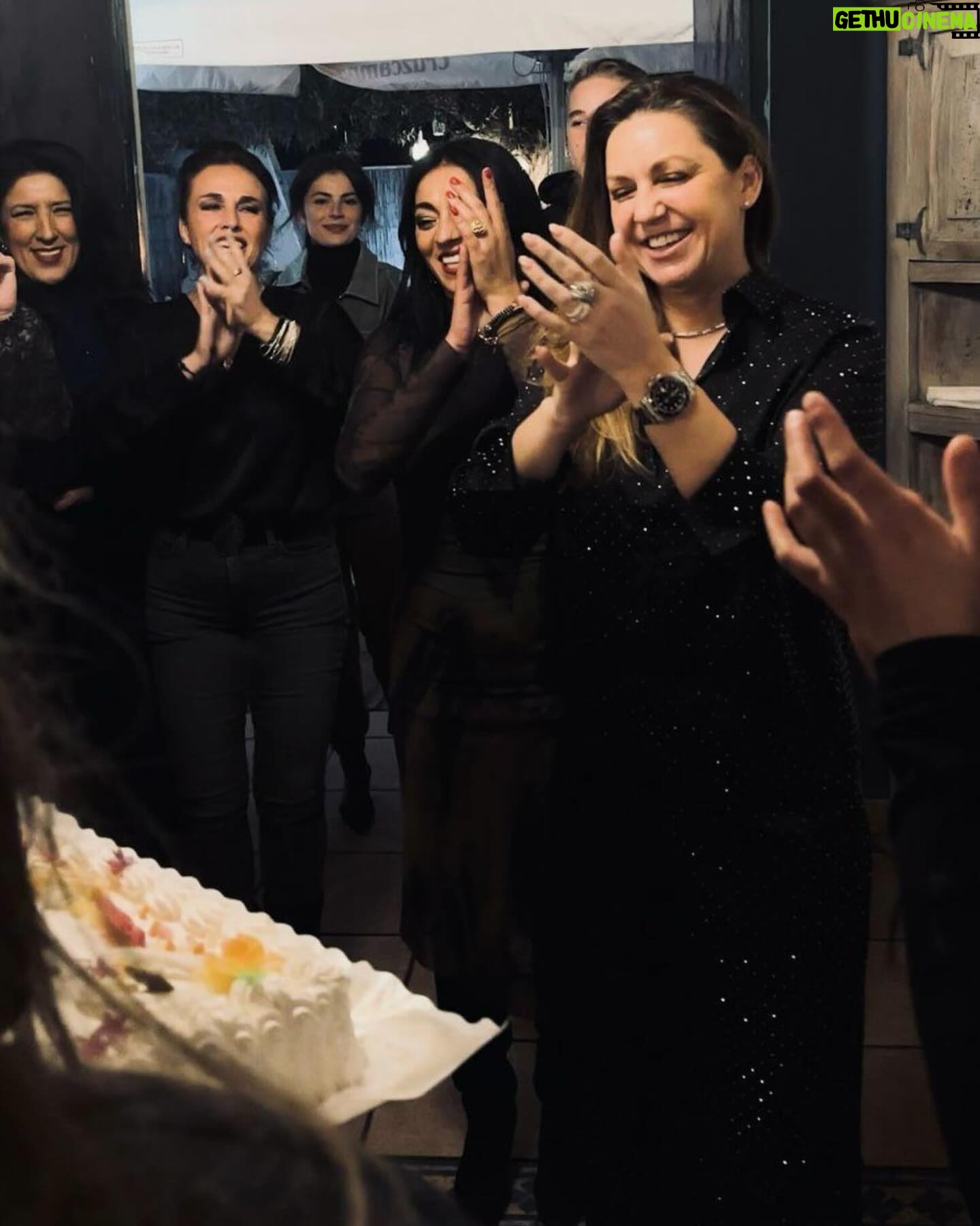 Niña Pastori - 20.7K Likes - Agradecida y feliz de cumplir años. Hoy cumplo 46 y he pasado un día maravilloso, rodeada de gente bonita a la que amo… Me faltan algunos, pero los tengo en mi corazón.
Gracias a todos por las felicitaciones!🍀💜🙏