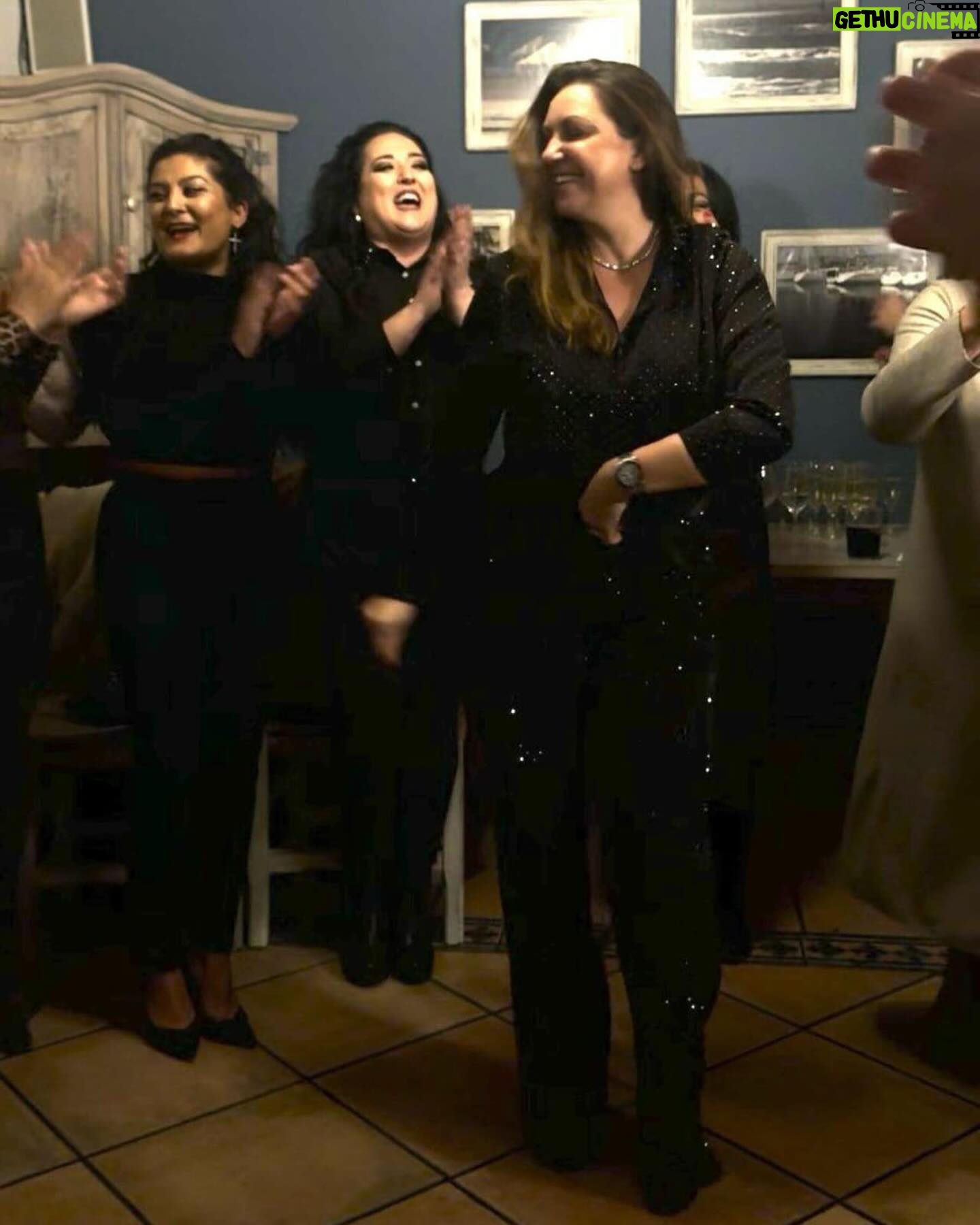 Niña Pastori - 20.7K Likes - Agradecida y feliz de cumplir años. Hoy cumplo 46 y he pasado un día maravilloso, rodeada de gente bonita a la que amo… Me faltan algunos, pero los tengo en mi corazón.
Gracias a todos por las felicitaciones!🍀💜🙏